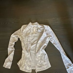 LULULEMON Define Jacket 
Luxtreme- camo